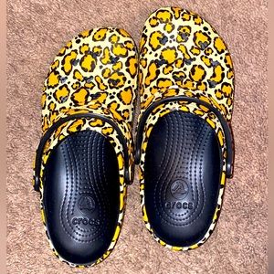 Disney parks animal kingdom clogs / crocs